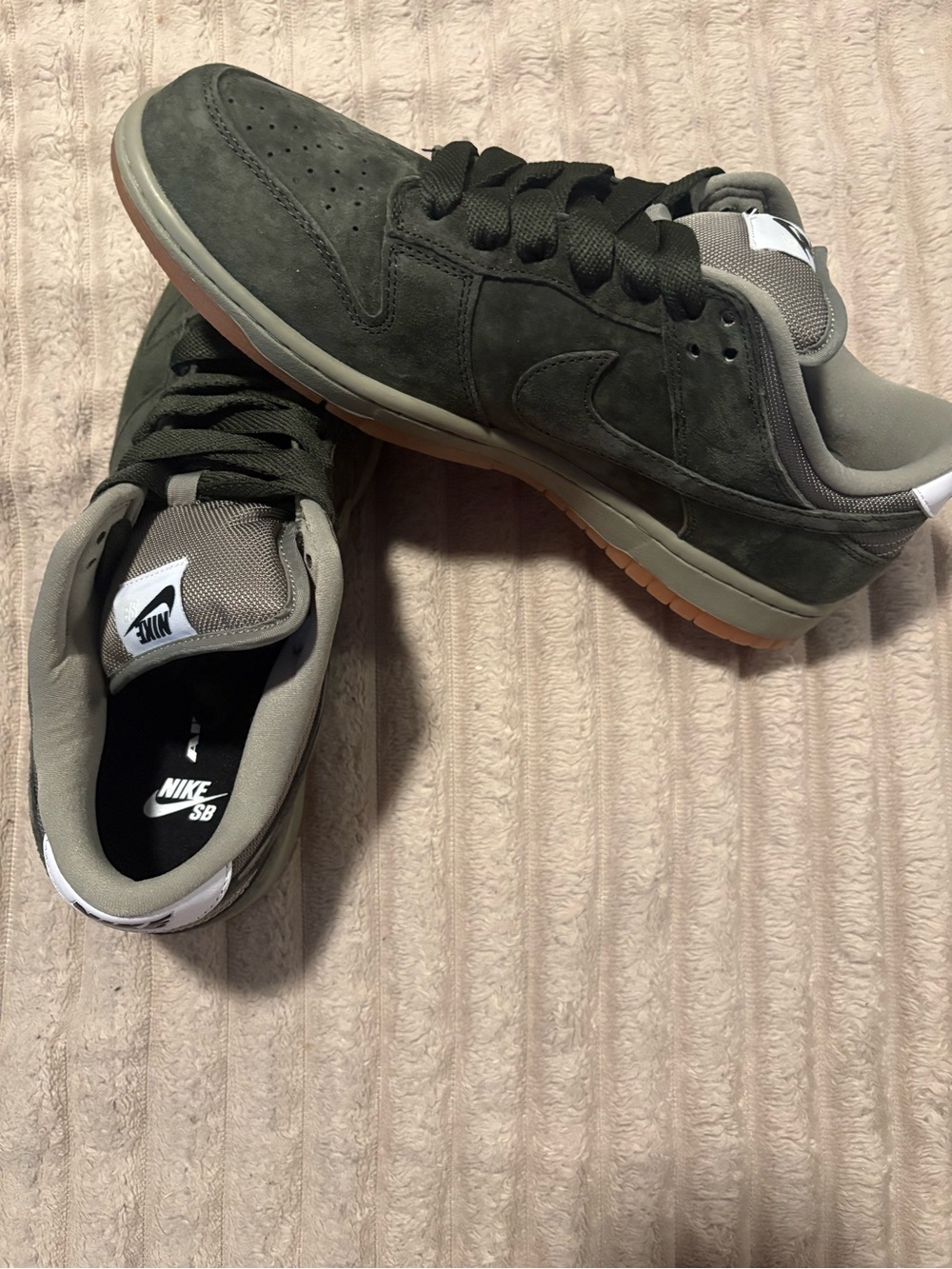 Nike SB Men's Olive Green Suede Skate Sneakers New without Box Size 11
